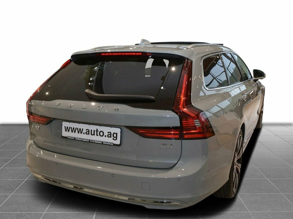 Volvo V90 2024