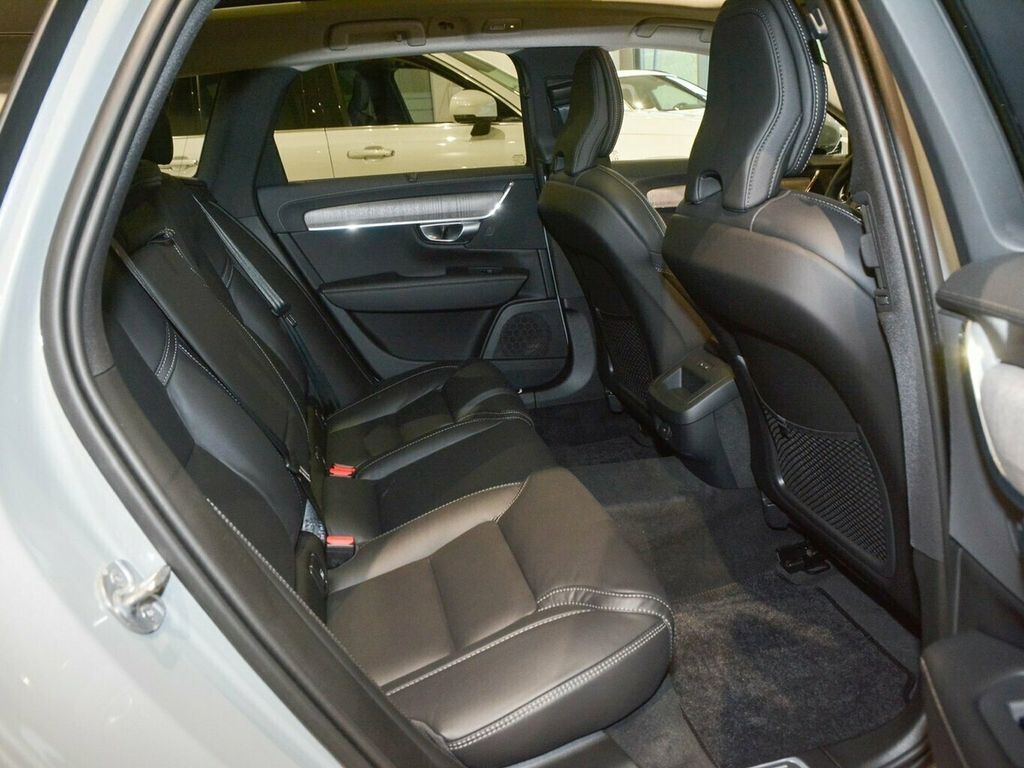 Volvo V90 2024