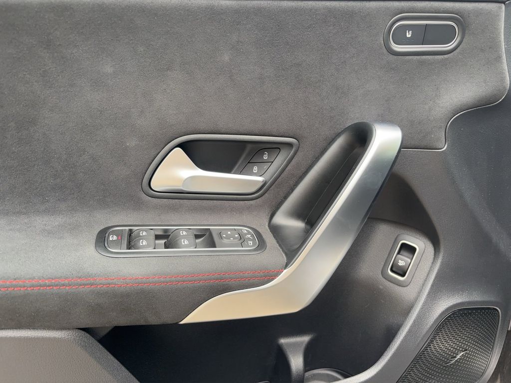 Mercedes-Benz A 220 2024