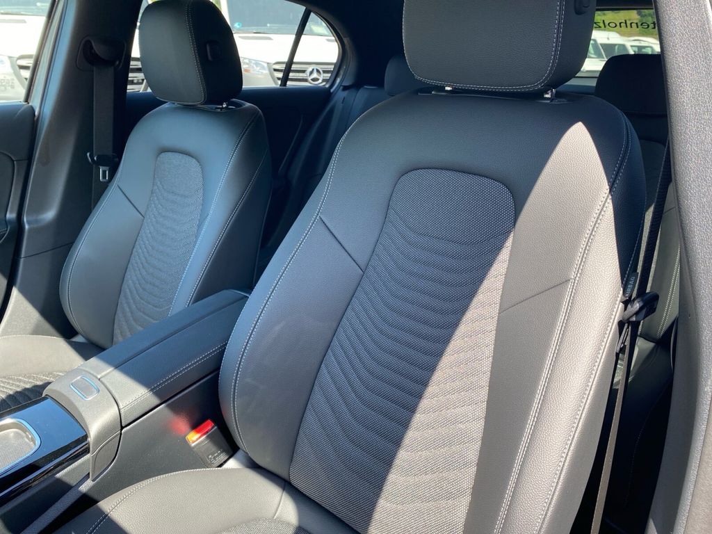 Mercedes-Benz A 200 2025