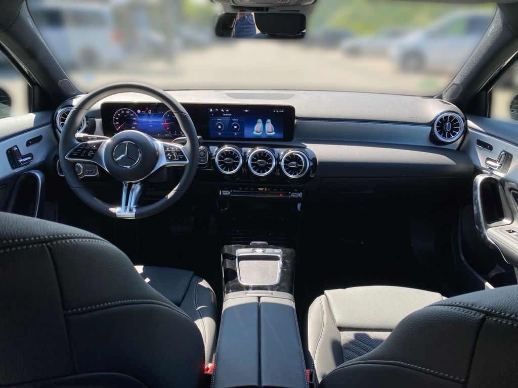 Mercedes-Benz A 200 2025
