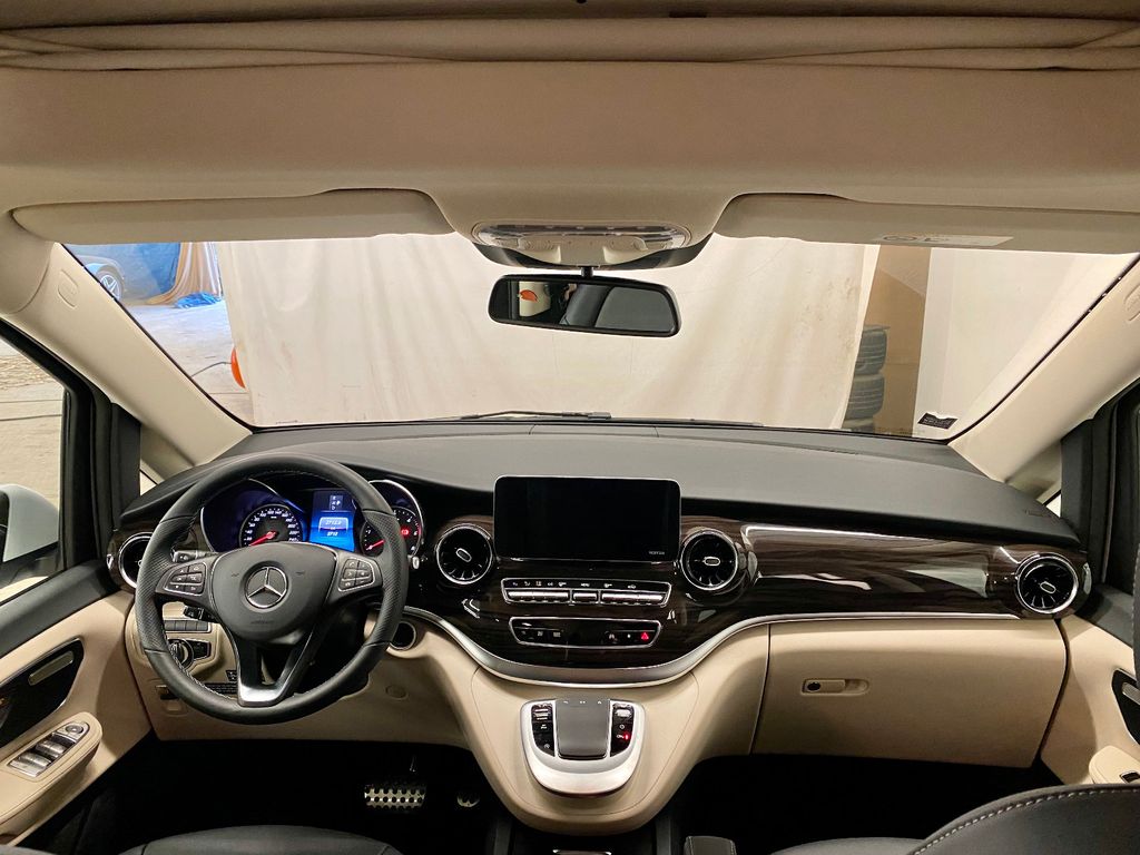 Mercedes-Benz 220 2022