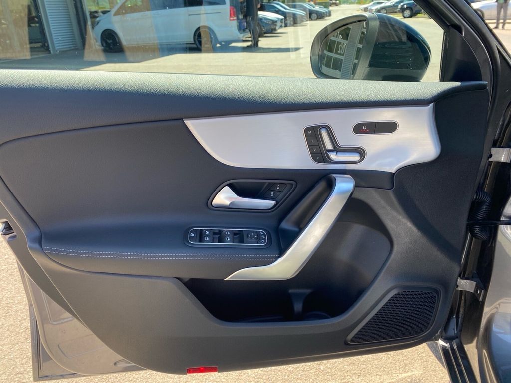 Mercedes-Benz A 200 2025