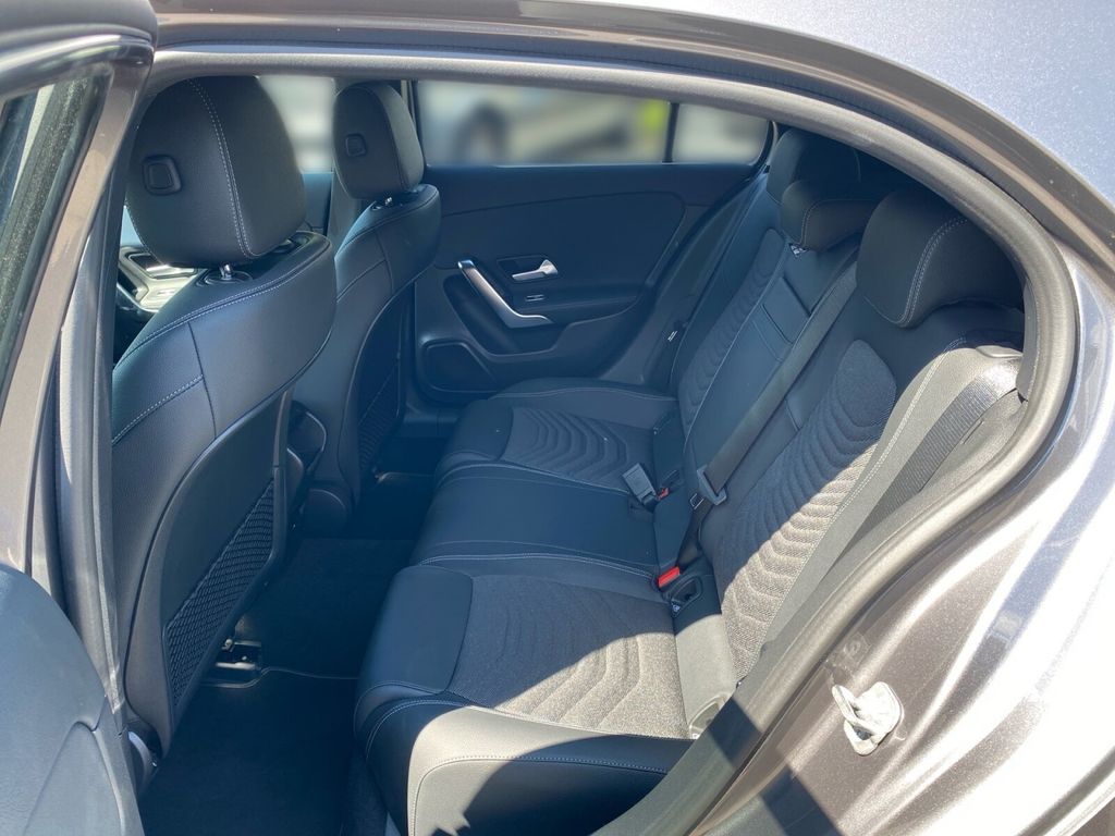 Mercedes-Benz A 200 2025