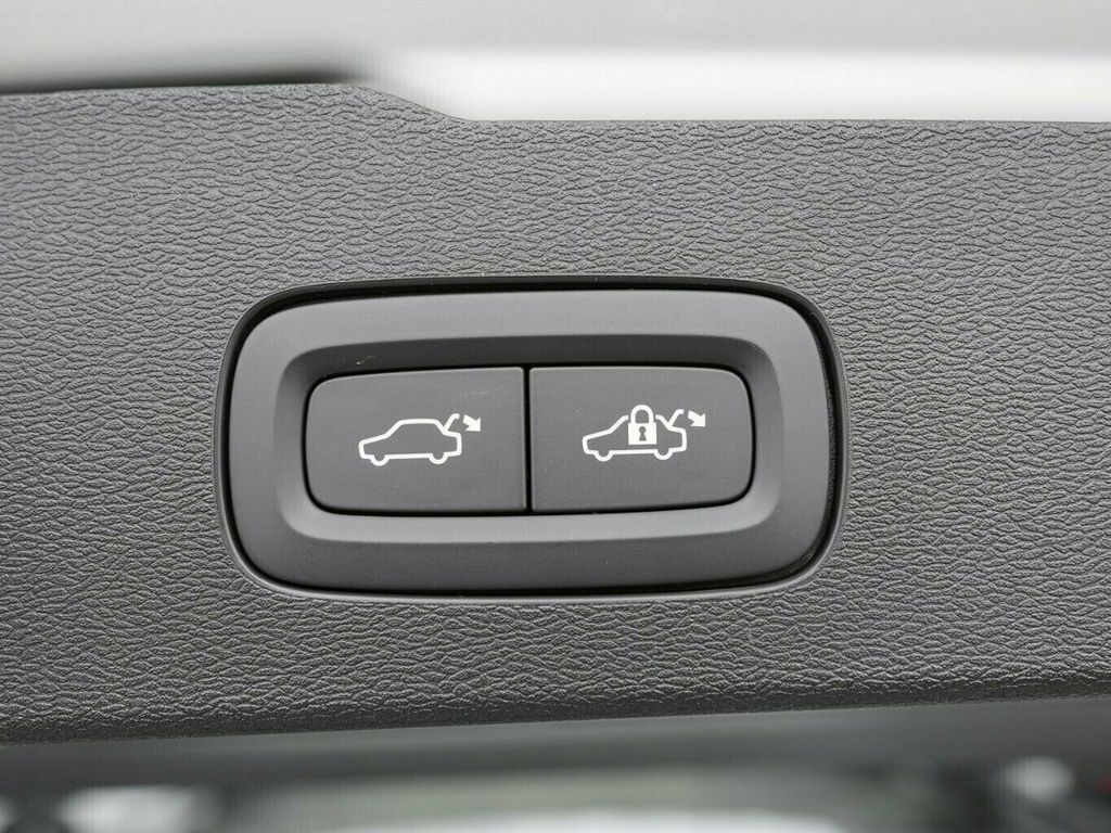 Volvo V60 2025