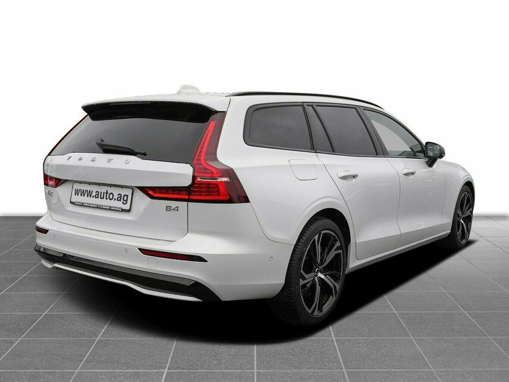 Volvo V60 2025
