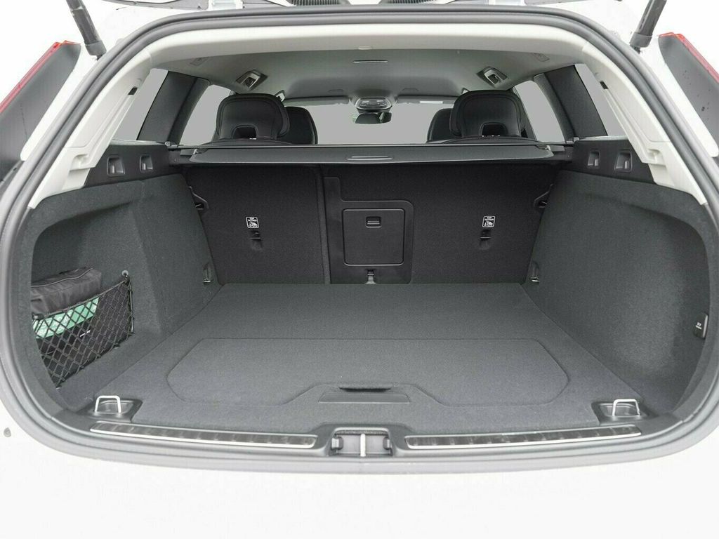 Volvo V60 2025