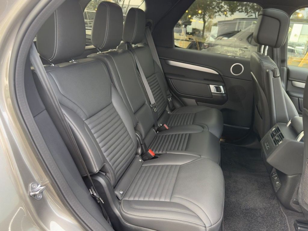 Land Rover Discovery 2022