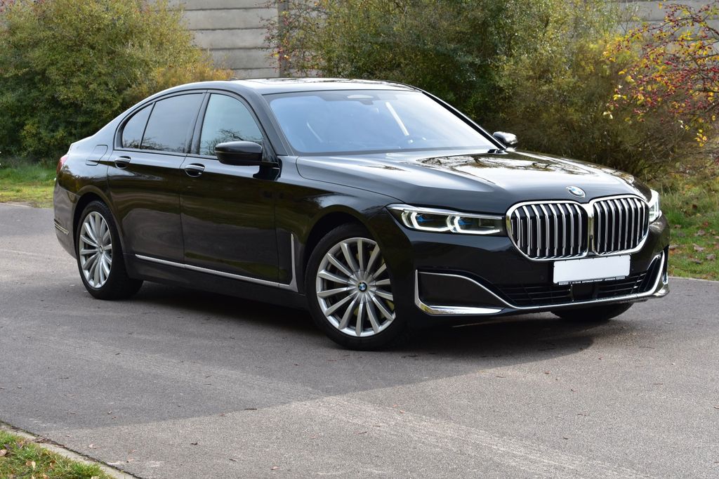 BMW 740 2022