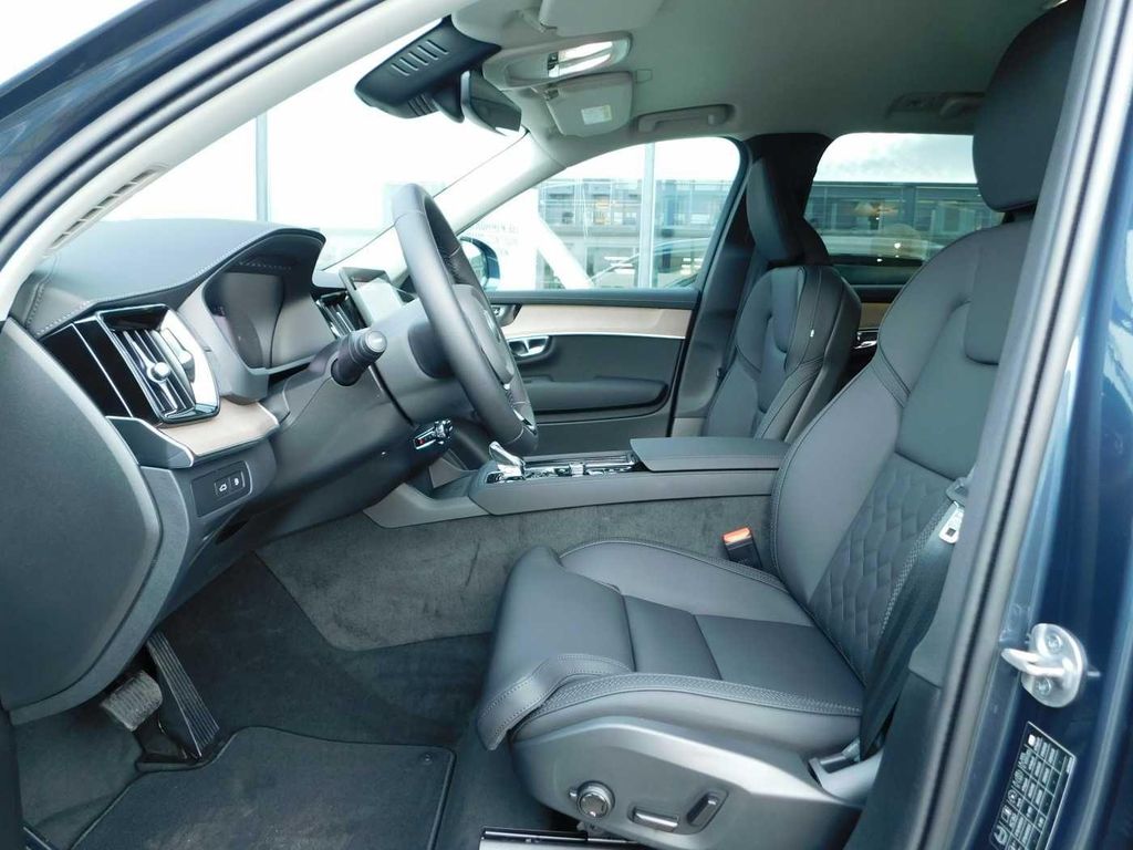 Volvo XC90 2025