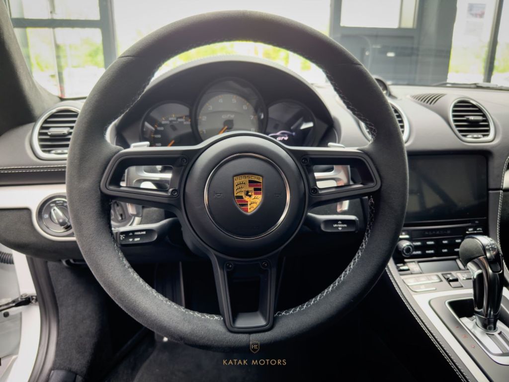 Porsche Cayman 2022