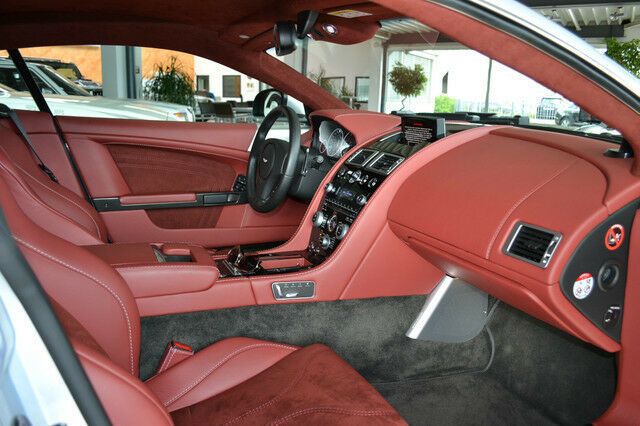 Aston Martin DBS 2011