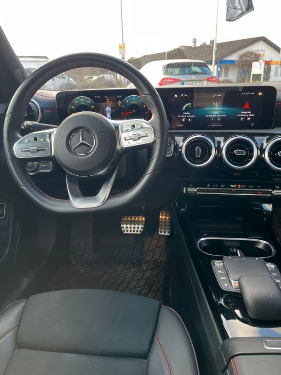 Mercedes-Benz CLA 180 2023