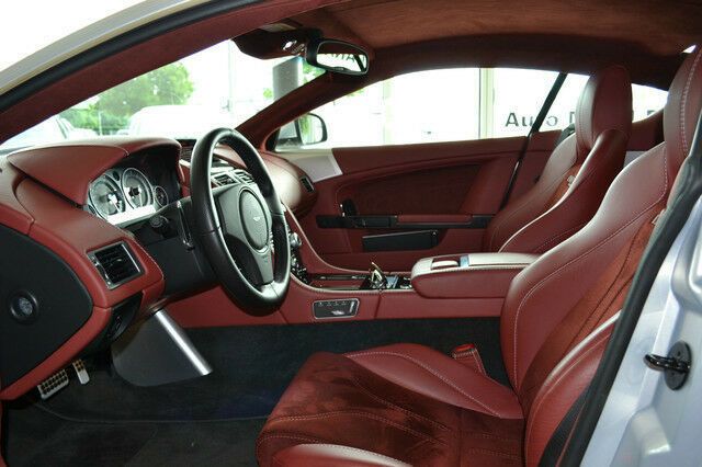 Aston Martin DBS 2011