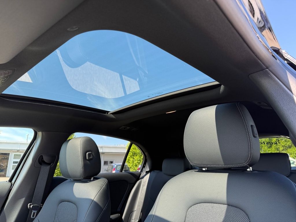 Mercedes-Benz A 200 2025