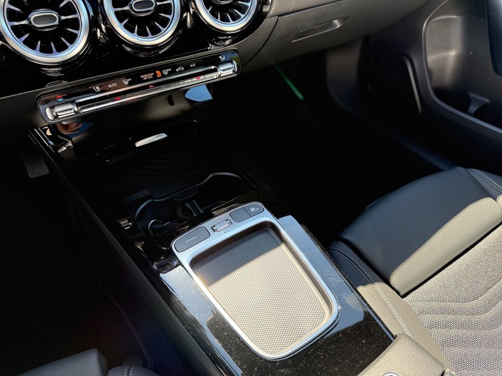 Mercedes-Benz A 200 2025