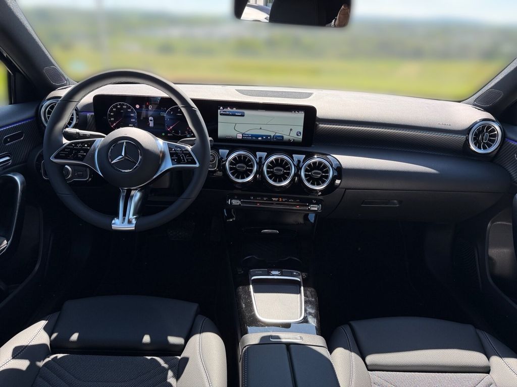 Mercedes-Benz A 200 2025