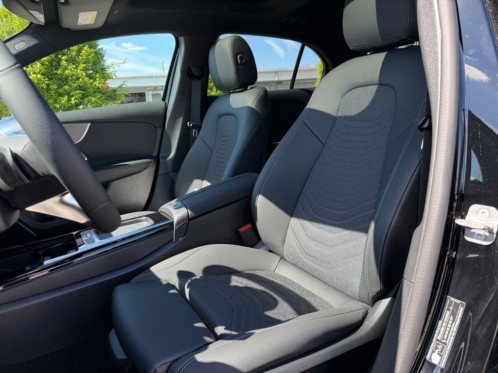 Mercedes-Benz A 200 2025