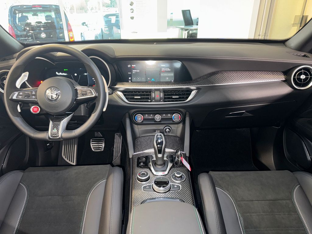 Alfa Romeo Stelvio 2024