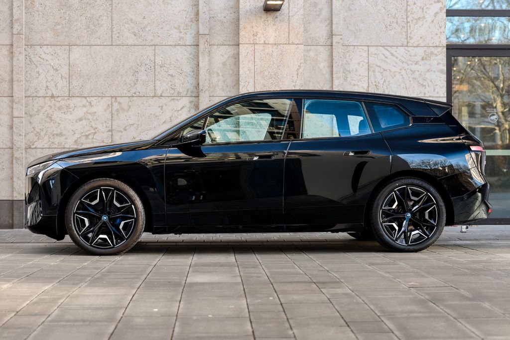 BMW iX