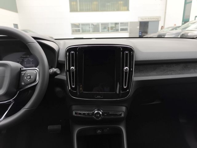 Volvo XC40 2025