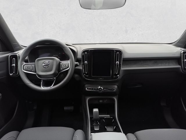 Volvo XC40 2025