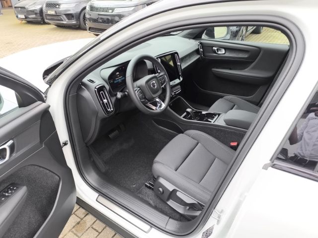 Volvo XC40 2025