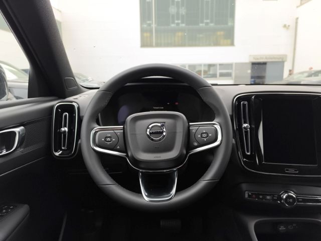 Volvo XC40 2025