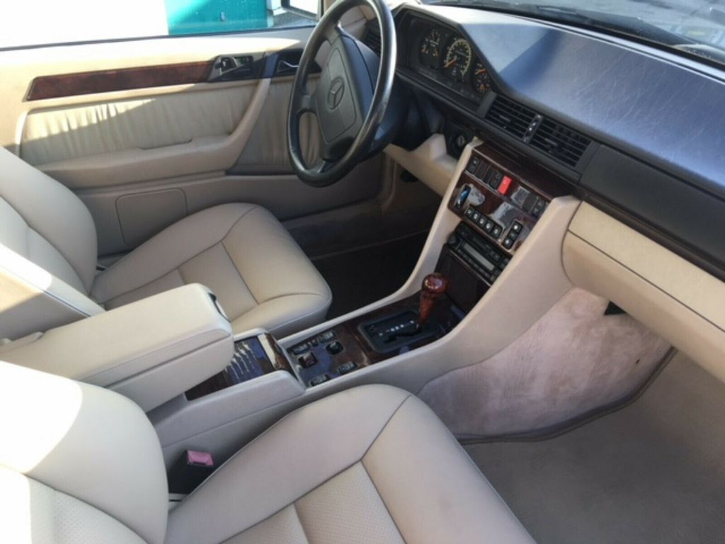 Mercedes-Benz E 320 1995