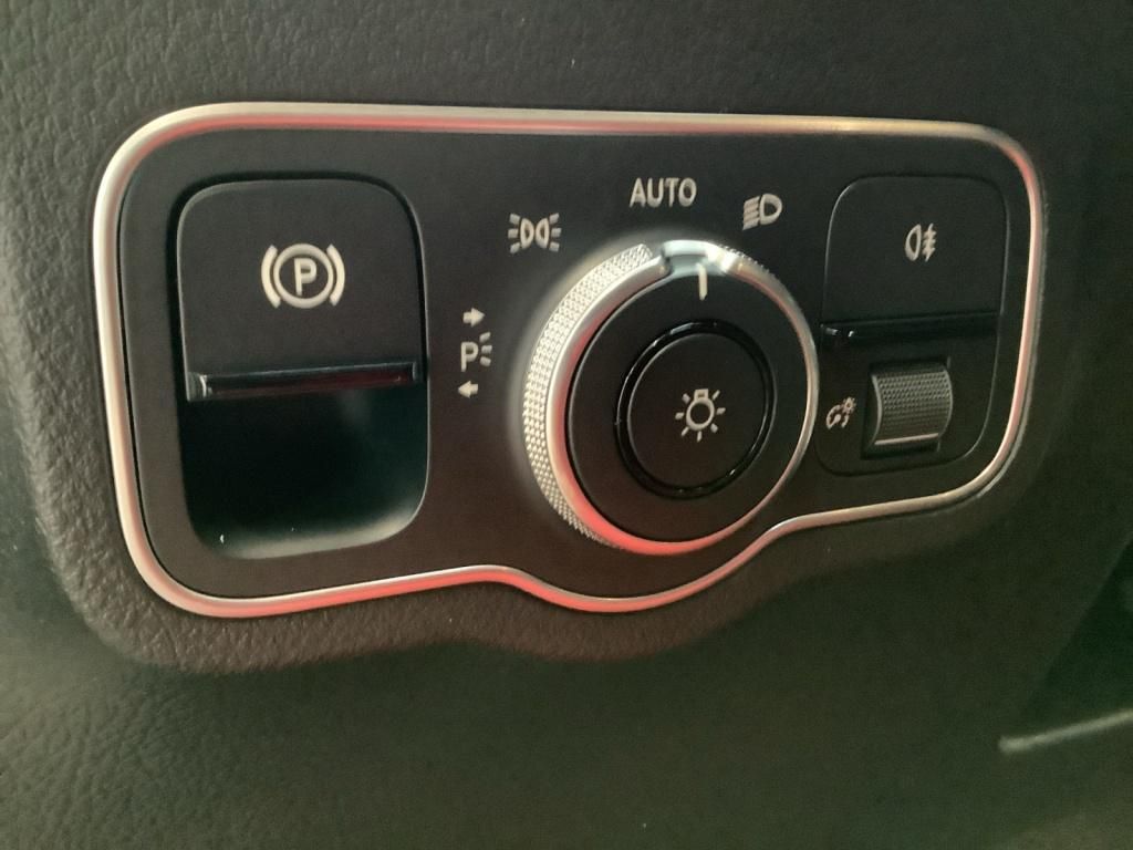 Mercedes-Benz B 220 2025