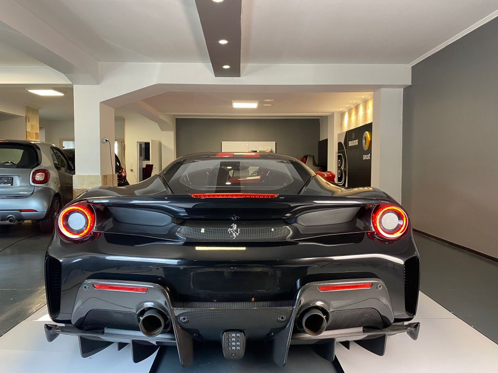 Ferrari 488 Pista 2019