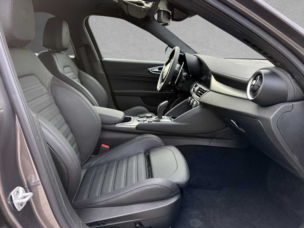 Alfa Romeo Giulia 2024