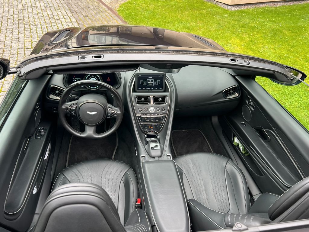 Aston Martin DB11 2020