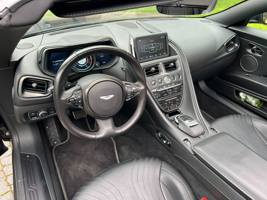 Aston Martin DB11 2020