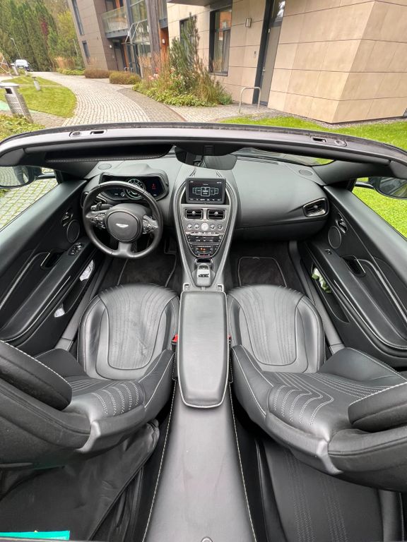 Aston Martin DB11 2020