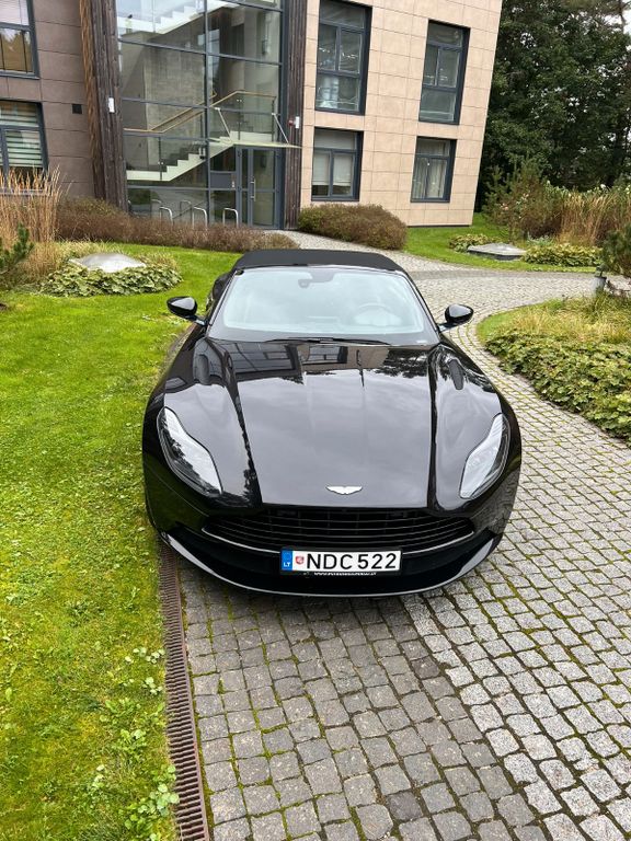 Aston Martin DB11 2020