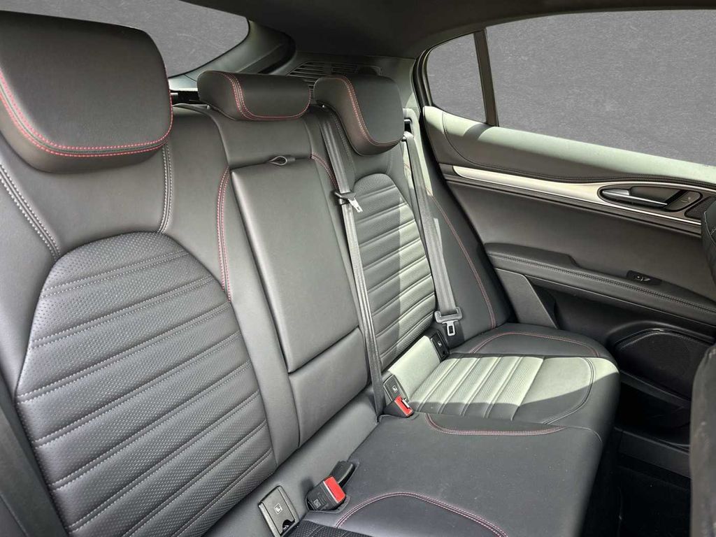 Alfa Romeo Stelvio 2023