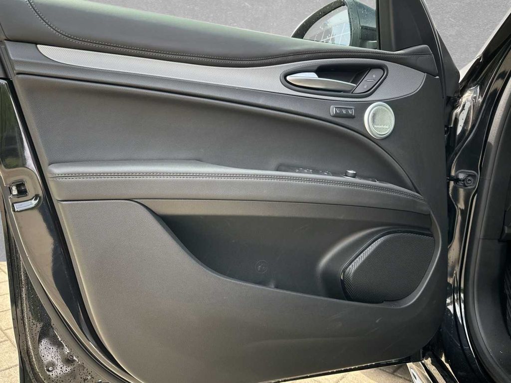 Alfa Romeo Stelvio 2023