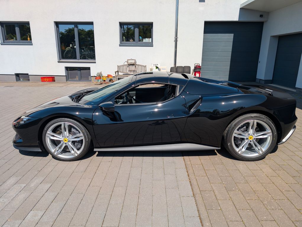 Ferrari 296 GTS 2025