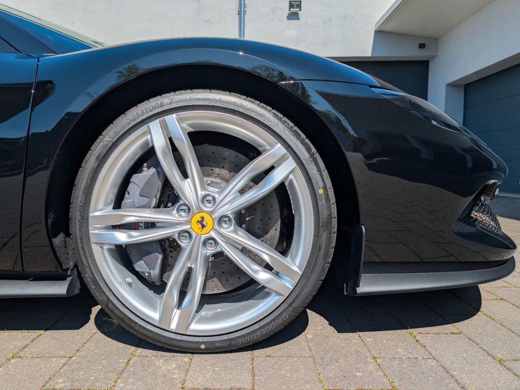 Ferrari 296 GTS 2025