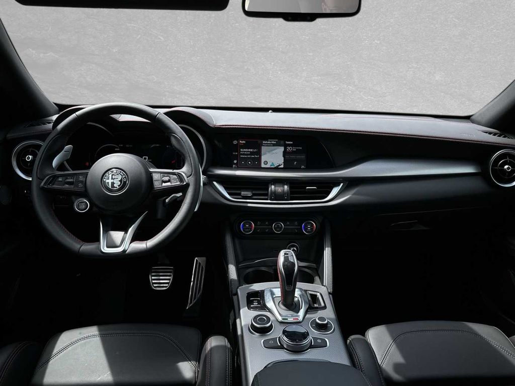 Alfa Romeo Stelvio 2023