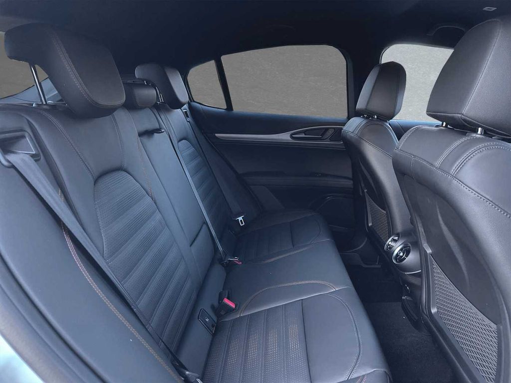 Alfa Romeo Stelvio 2025