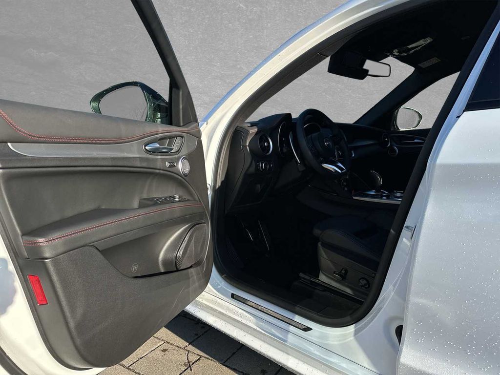 Alfa Romeo Stelvio 2025