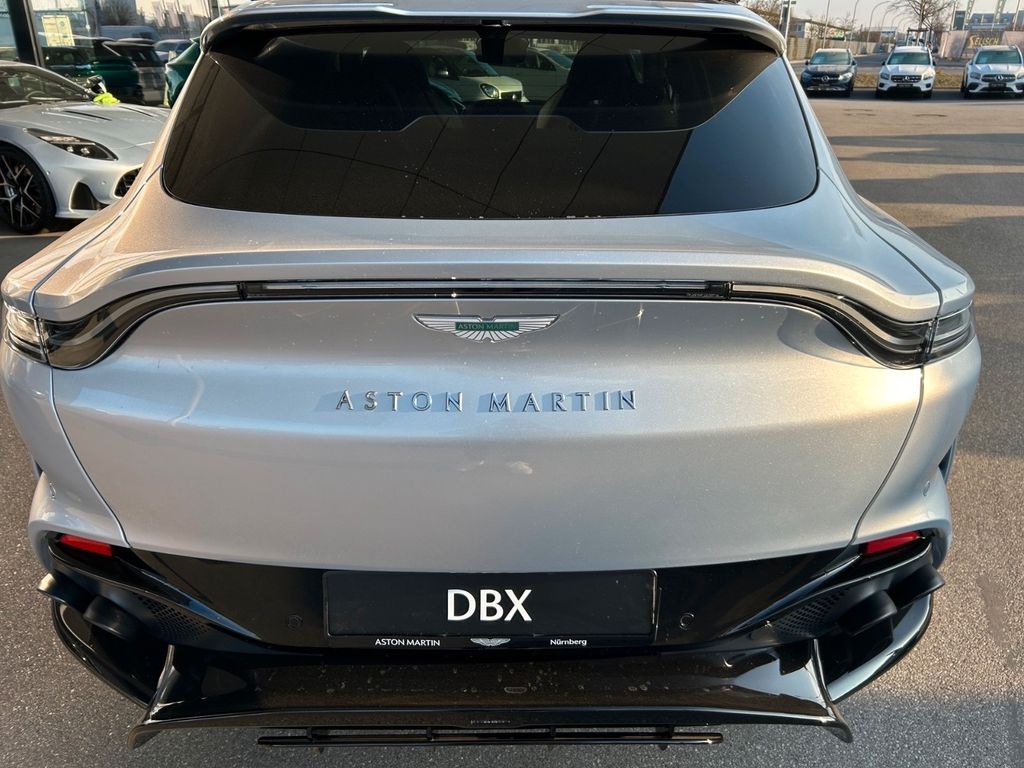 Aston Martin DBX 2025