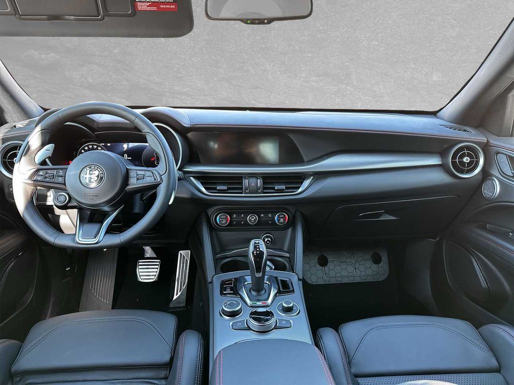 Alfa Romeo Stelvio 2025