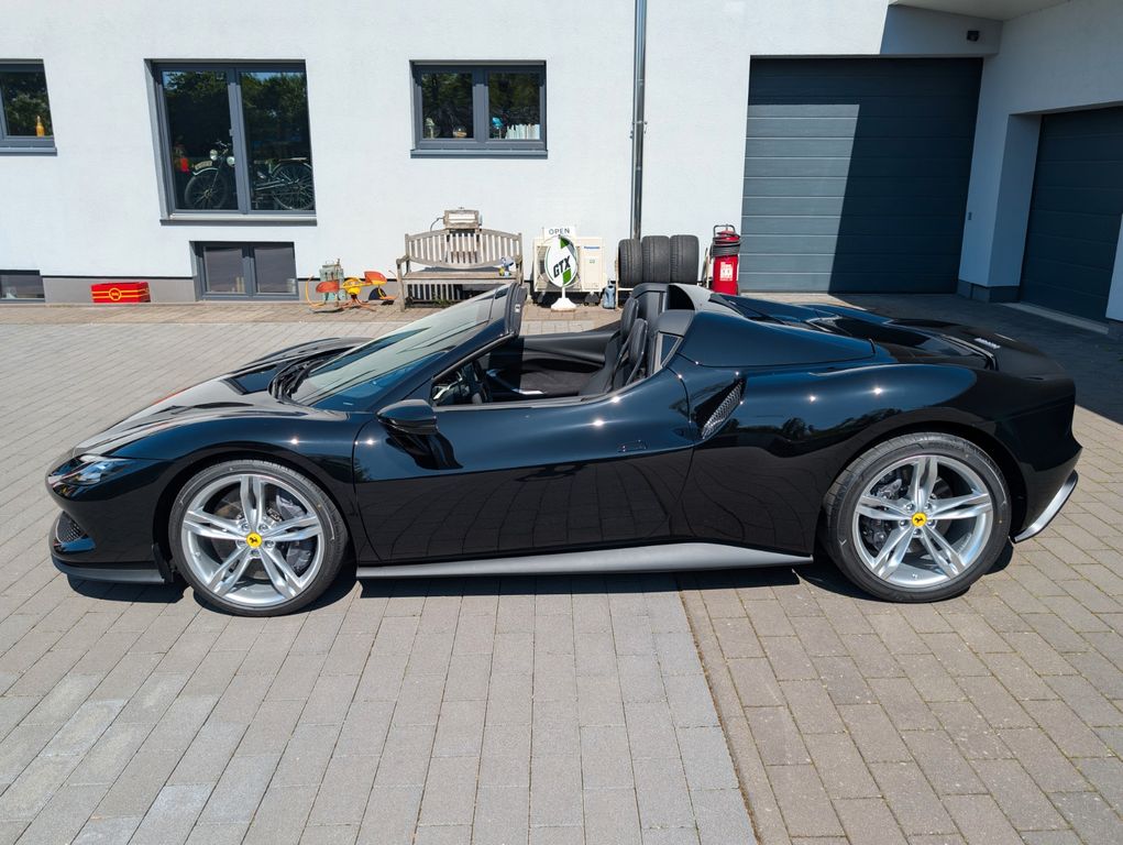 Ferrari 296 GTS 2025
