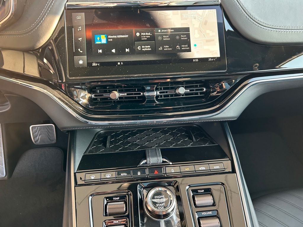 Aston Martin DBX 2025