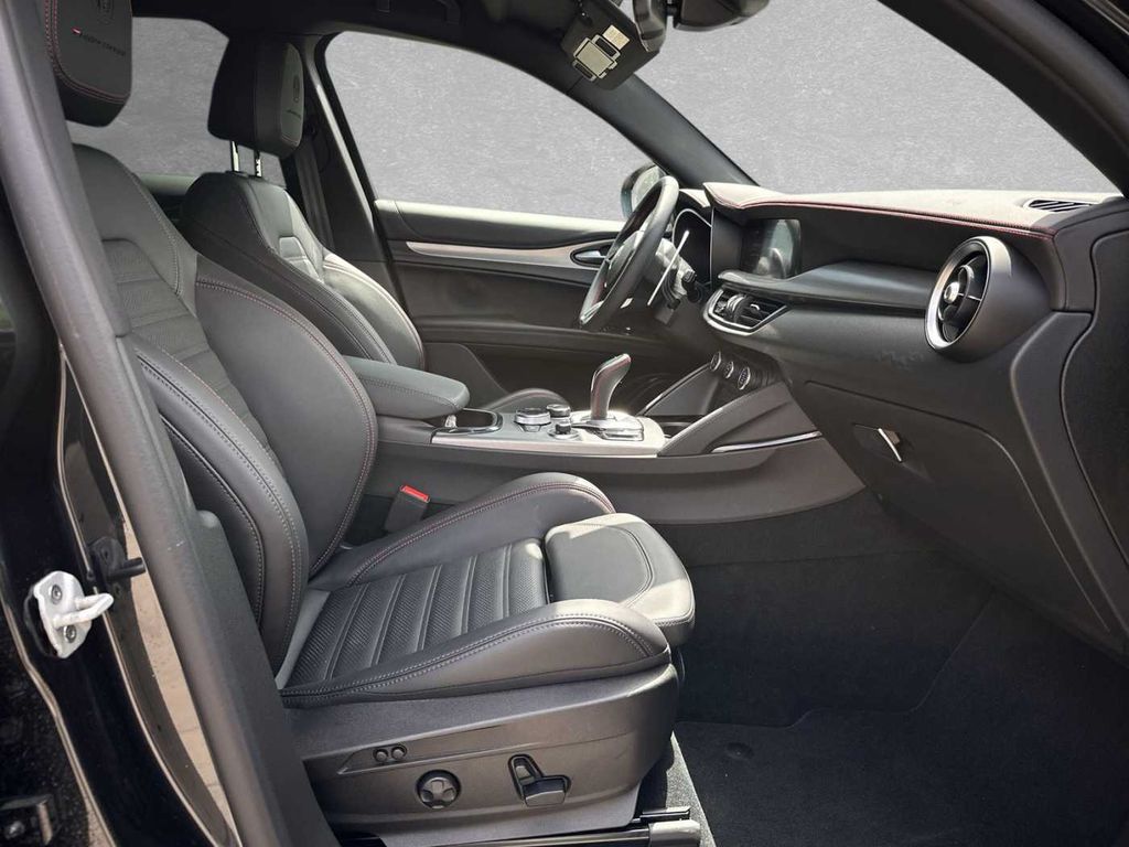 Alfa Romeo Stelvio 2023
