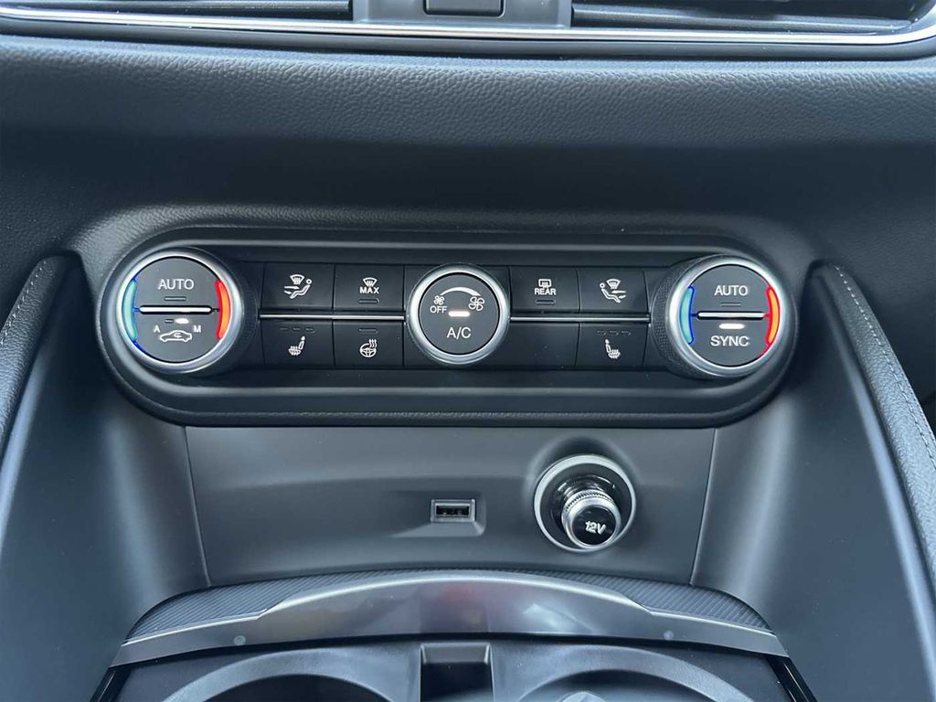 Alfa Romeo Stelvio 2025