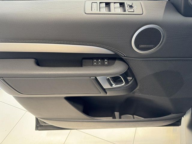 Land Rover Discovery 2022